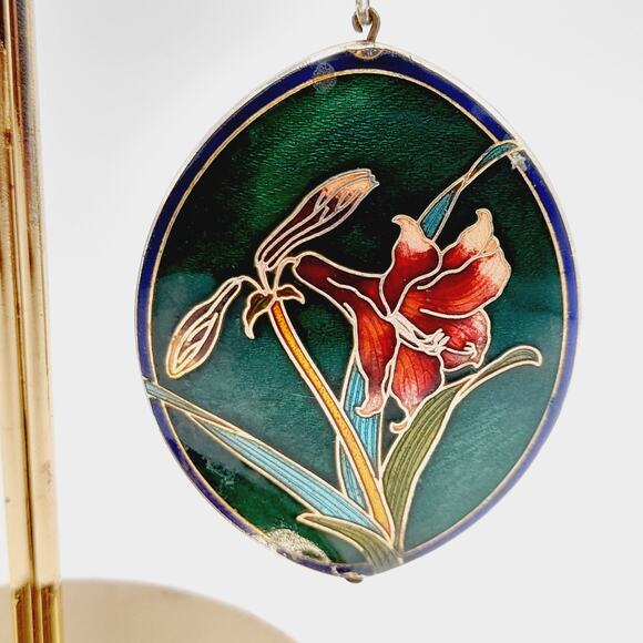 Vintage Cloisonné Enamel Pendant Red Flower on Green Oval No Chain 2 Inch - Picture 5 of 7